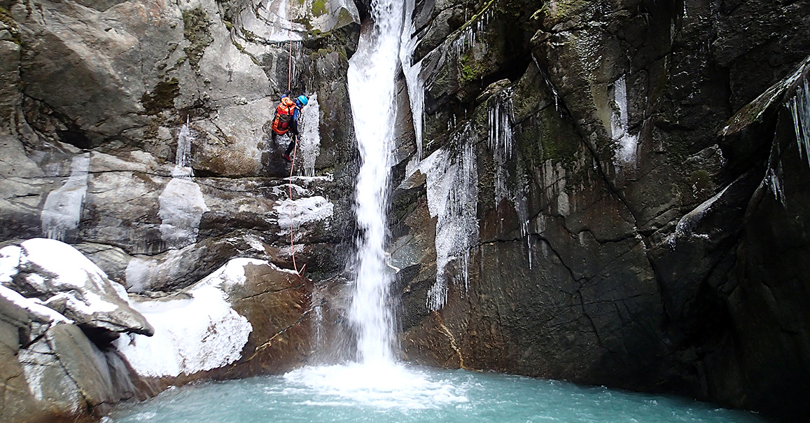 Canyoning hivernal à Annecy